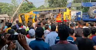 পাবনায় ট্রাকচাপায় দুই শিক্ষার্থীসহ নিহত ৩